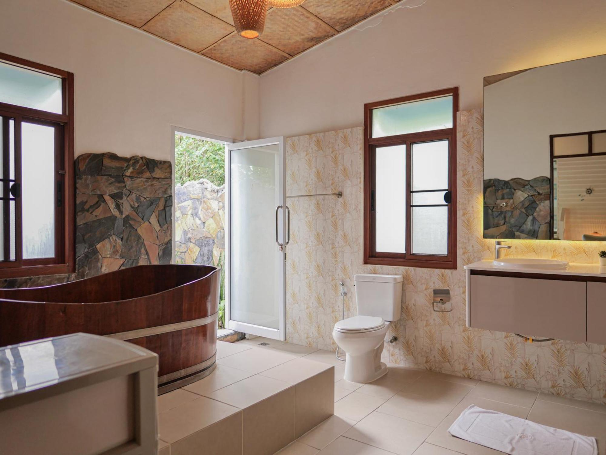 The Wooden Beach House 3Br - Sunset Beach Garden Taling Ngam Beach 외부 사진